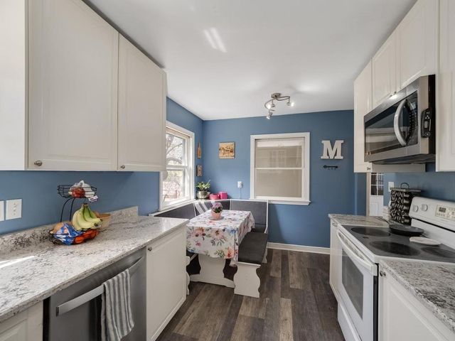 1052 County Road B W, Roseville, MN 55113
