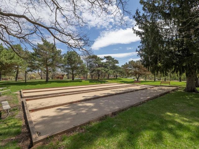 1052 County Road B W, Roseville, MN 55113