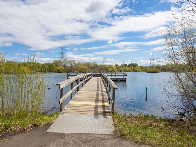 1052 County Road B W, Roseville, MN 55113