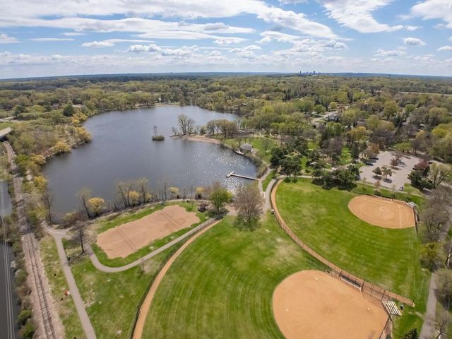 1052 County Road B W, Roseville, MN 55113