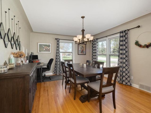 1052 County Road B W, Roseville, MN 55113