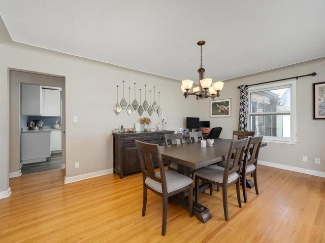 1052 County Road B W, Roseville, MN 55113
