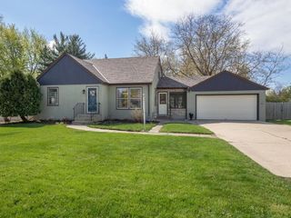 1052 County Road B W, Roseville, MN 55113