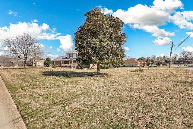 2207 Tom Dr, Clarksville, TN 37043