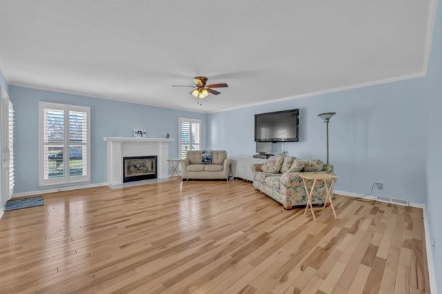 2207 Tom Dr, Clarksville, TN 37043