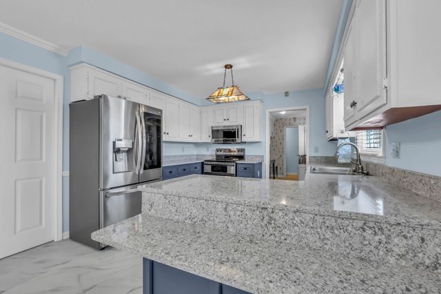 2207 Tom Dr, Clarksville, TN 37043
