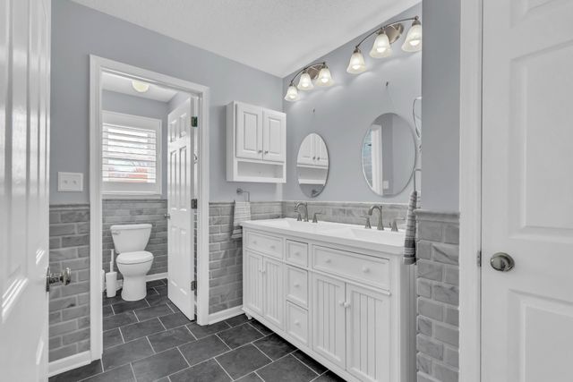 2207 Tom Dr, Clarksville, TN 37043
