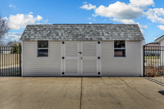 2207 Tom Dr, Clarksville, TN 37043