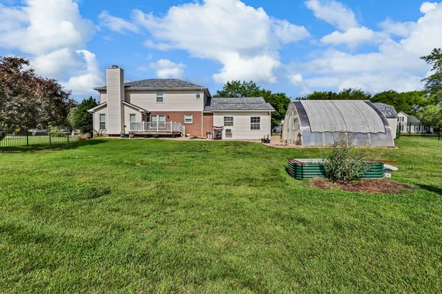2207 Tom Dr, Clarksville, TN 37043