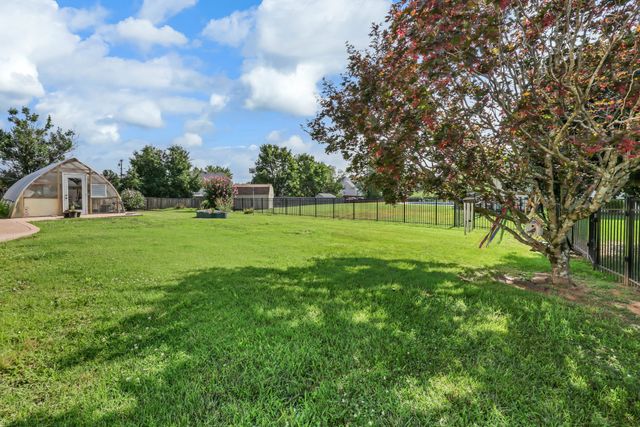 2207 Tom Dr, Clarksville, TN 37043