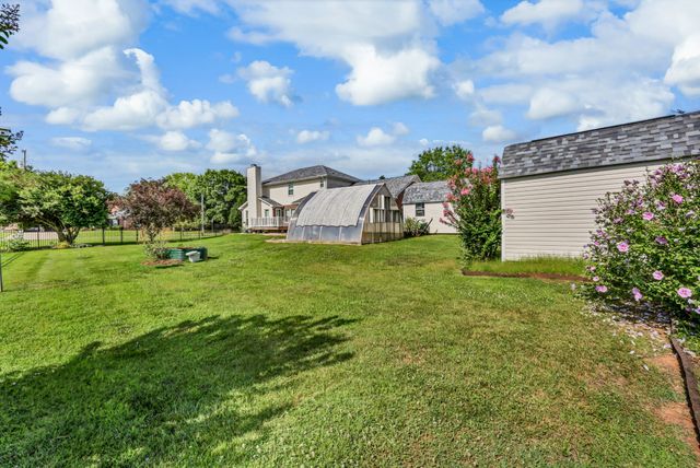 2207 Tom Dr, Clarksville, TN 37043
