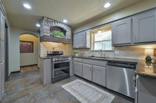 11416 Wolf Creek Road, Guthrie, OK 73044