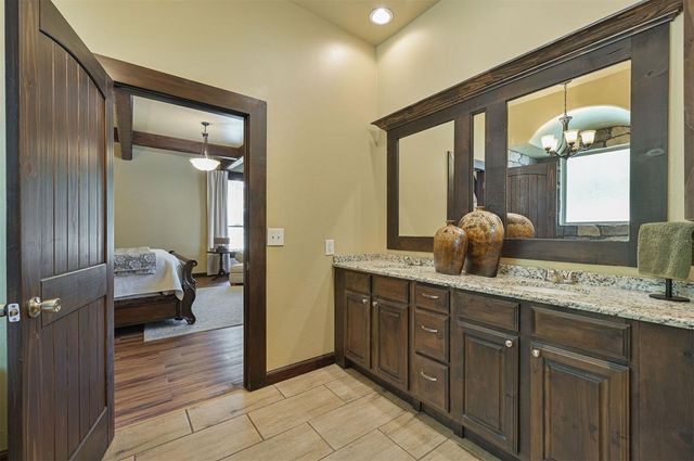 11416 Wolf Creek Road, Guthrie, OK 73044