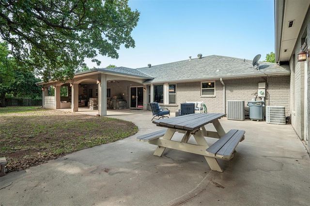 11416 Wolf Creek Road, Guthrie, OK 73044