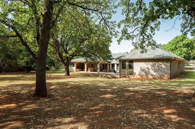 11416 Wolf Creek Road, Guthrie, OK 73044