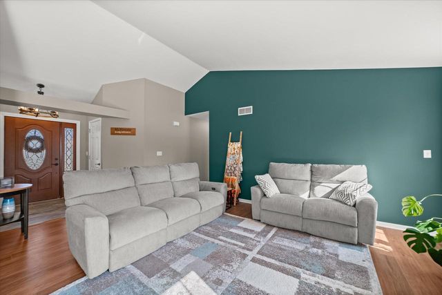 2321 E Cody COURT, Oak Creek, WI 53154