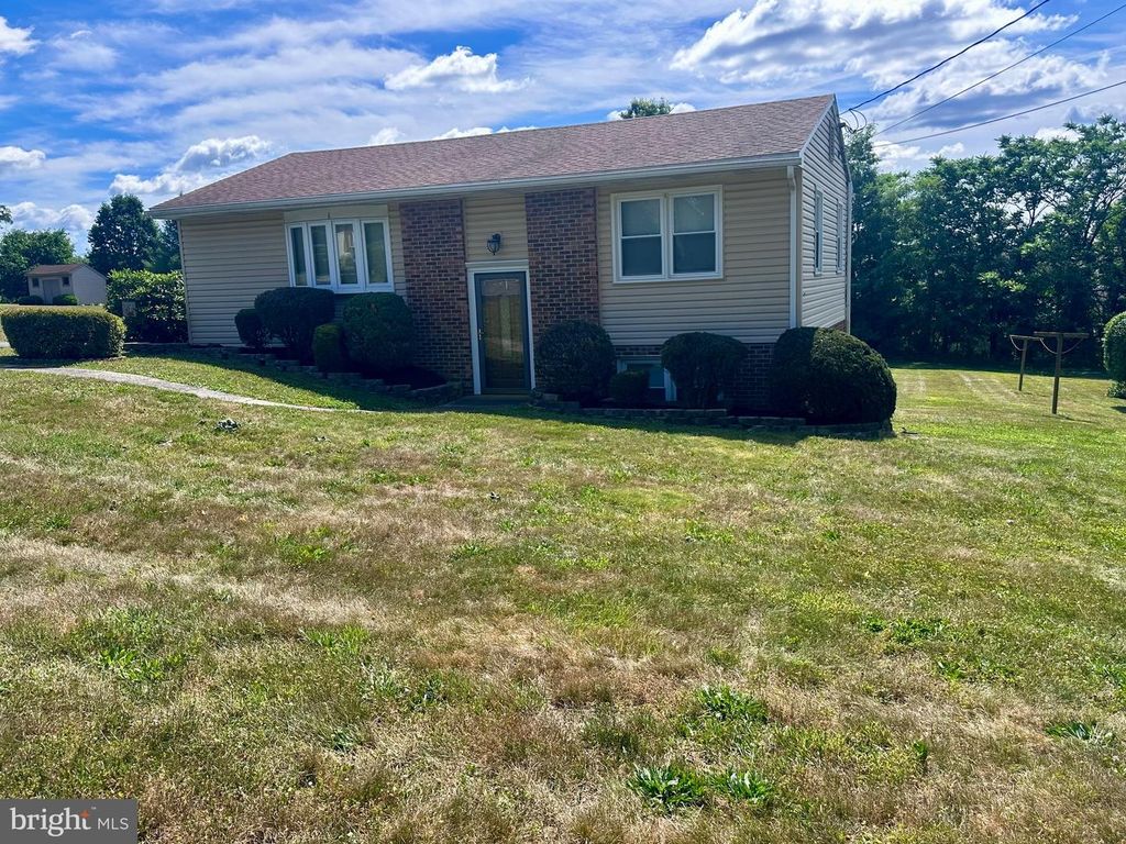 7823 AVONDALE TER, Harrisburg, PA 17112