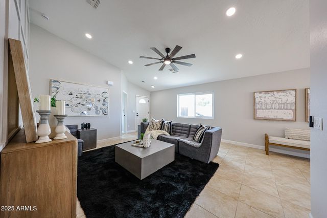 10334 E Diamond Avenue, Mesa, AZ 85208