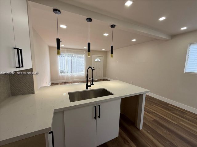 7821 NW 30th Street, Davie, FL 33024
