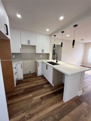 7821 NW 30th Street, Davie, FL 33024
