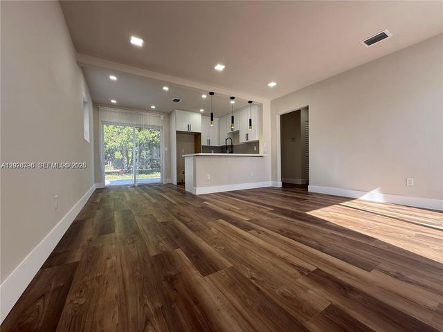 7821 NW 30th Street, Davie, FL 33024