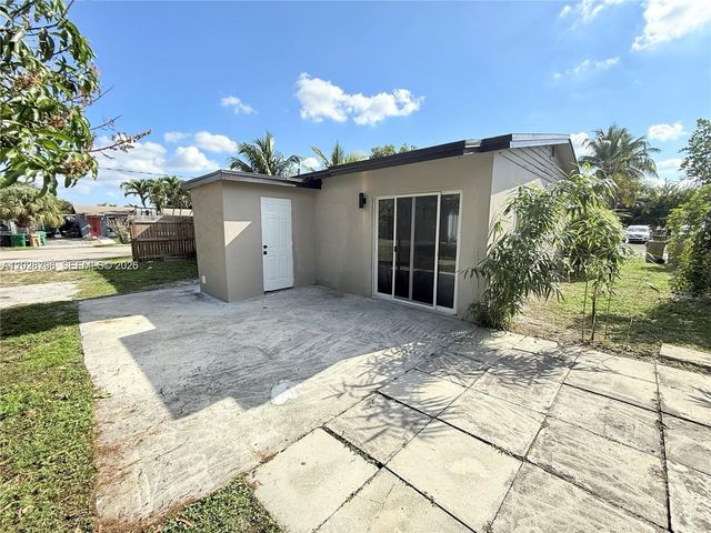 7821 NW 30th Street, Davie, FL 33024