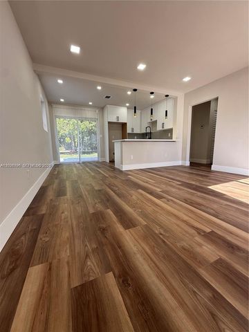 7821 NW 30th Street, Davie, FL 33024