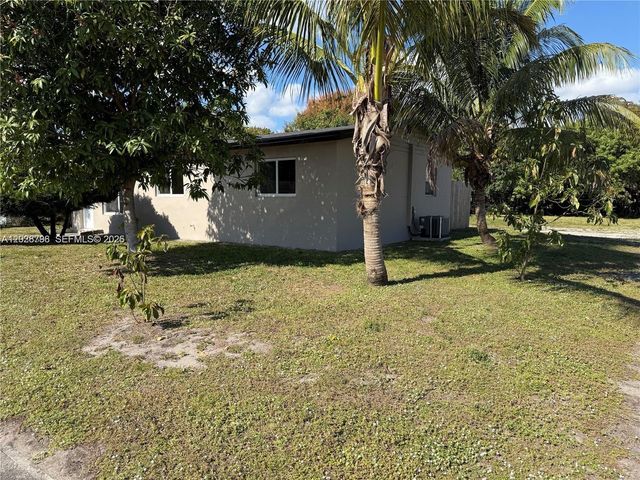 7821 NW 30th Street, Davie, FL 33024