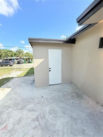 7821 NW 30th Street, Davie, FL 33024