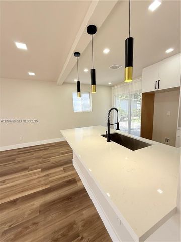 7821 NW 30th Street, Davie, FL 33024