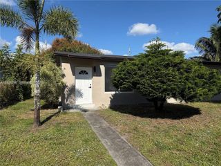 7821 NW 30th Street, Davie, FL 33024