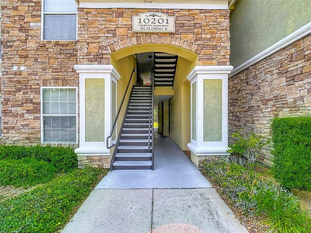 10201 COURTNEY PALMS BOULEVARD 203, Tampa, FL 33619