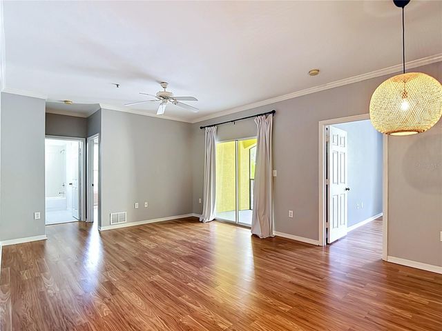 10201 COURTNEY PALMS BOULEVARD 203, Tampa, FL 33619