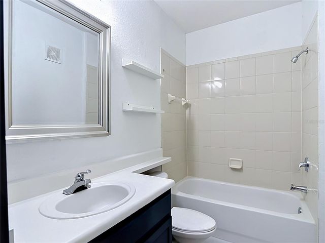 10201 COURTNEY PALMS BOULEVARD 203, Tampa, FL 33619