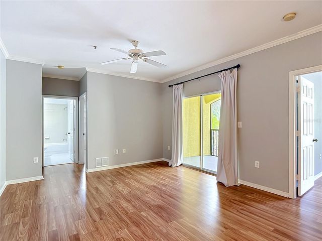 10201 COURTNEY PALMS BOULEVARD 203, Tampa, FL 33619