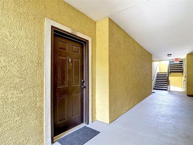 10201 COURTNEY PALMS BOULEVARD 203, Tampa, FL 33619