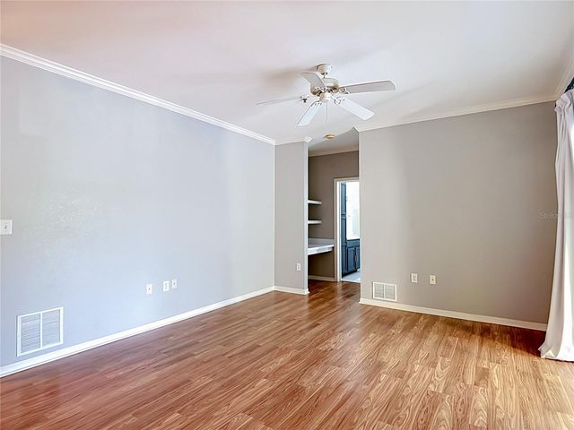 10201 COURTNEY PALMS BOULEVARD 203, Tampa, FL 33619