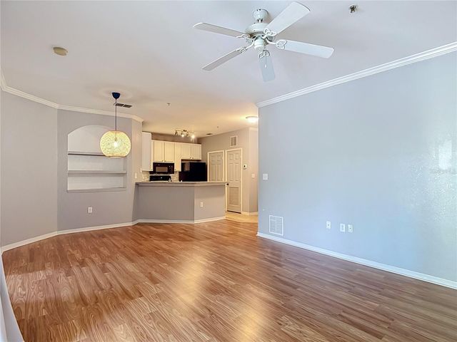 10201 COURTNEY PALMS BOULEVARD 203, Tampa, FL 33619