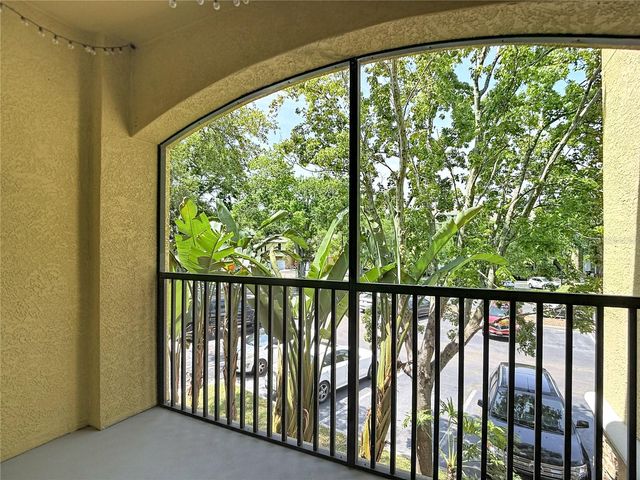 10201 COURTNEY PALMS BOULEVARD 203, Tampa, FL 33619