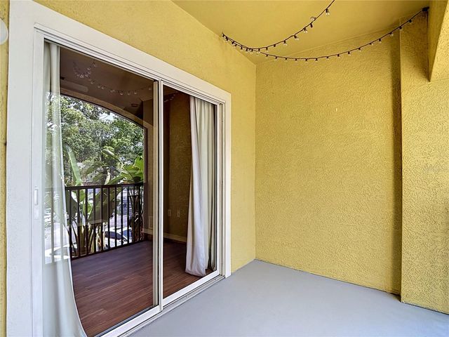 10201 COURTNEY PALMS BOULEVARD 203, Tampa, FL 33619
