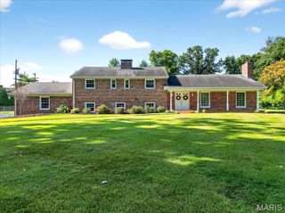 10268 Ridgelynn Drive, Ladue, MO 63124