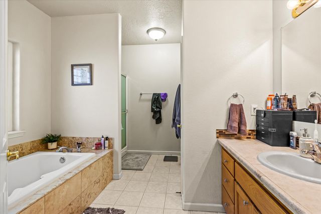 659 Jackson Creek Drive, Central Point, OR 97502
