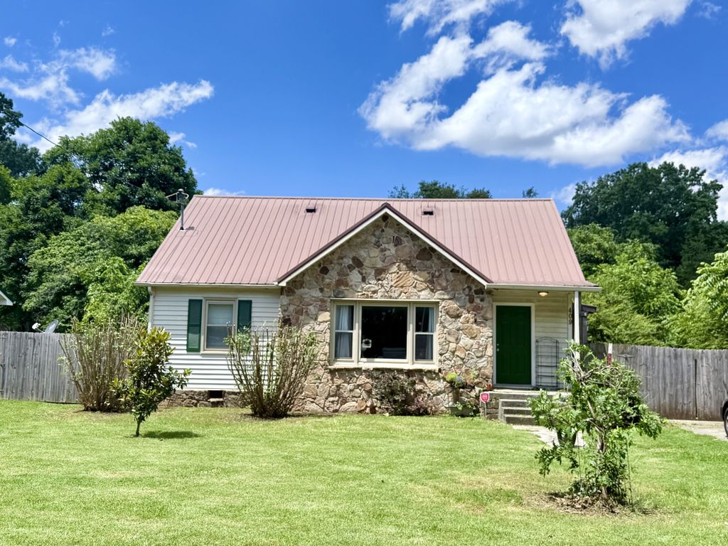 409 Cumberland St, W, Cowan, TN 37318