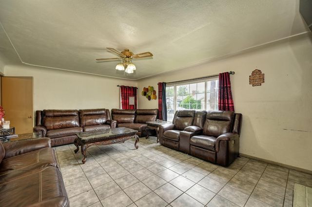 690 Jewell Ave, Yuba City, CA 95991