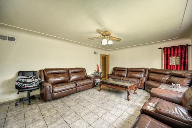 690 Jewell Ave, Yuba City, CA 95991
