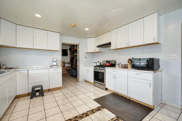 690 Jewell Ave, Yuba City, CA 95991