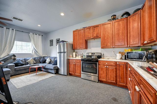 690 Jewell Ave, Yuba City, CA 95991