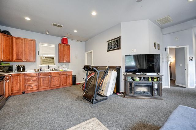690 Jewell Ave, Yuba City, CA 95991