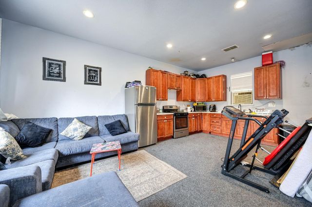 690 Jewell Ave, Yuba City, CA 95991