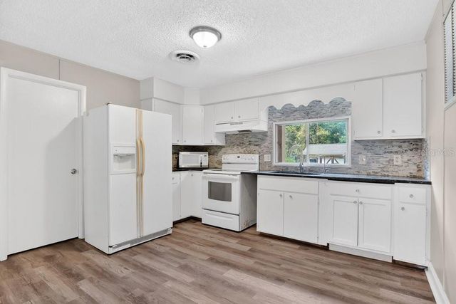 5137 MOUNT PLYMOUTH ROAD, Apopka, FL 32712